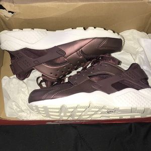 Mahogany/Metallic Air Huaraches (Size 6)